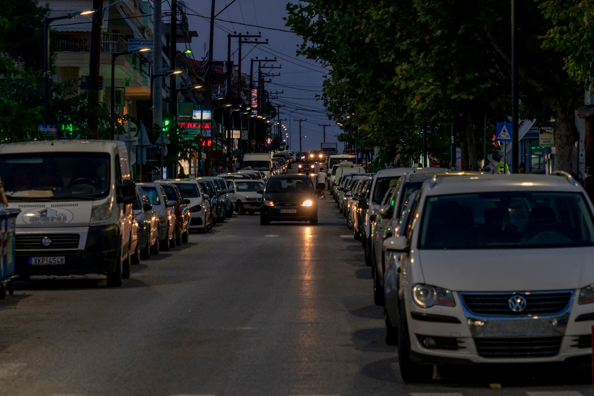 a city street filled with lots of traffic at night